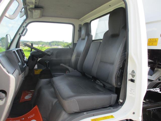 Isuzu ELF 2016